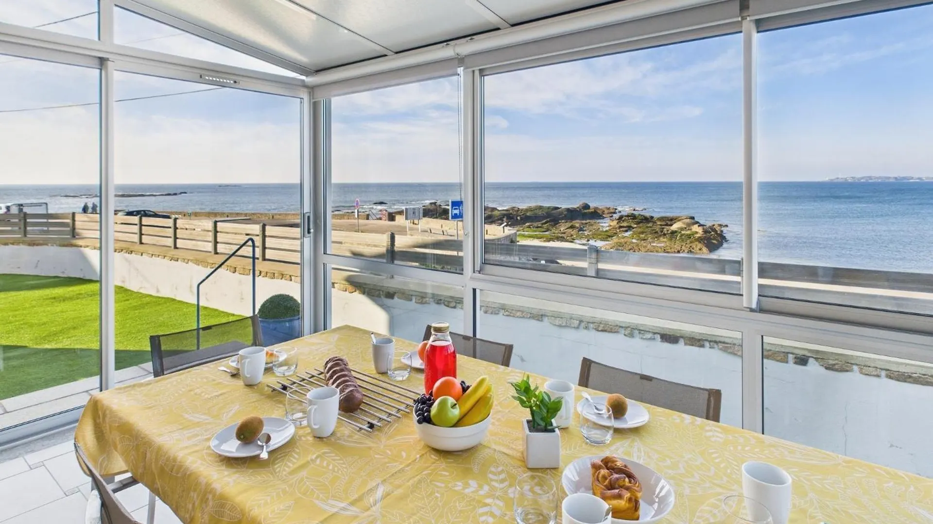 -Avel Dro- Belle Maison Familiale Vue Mer Corniche contacts
